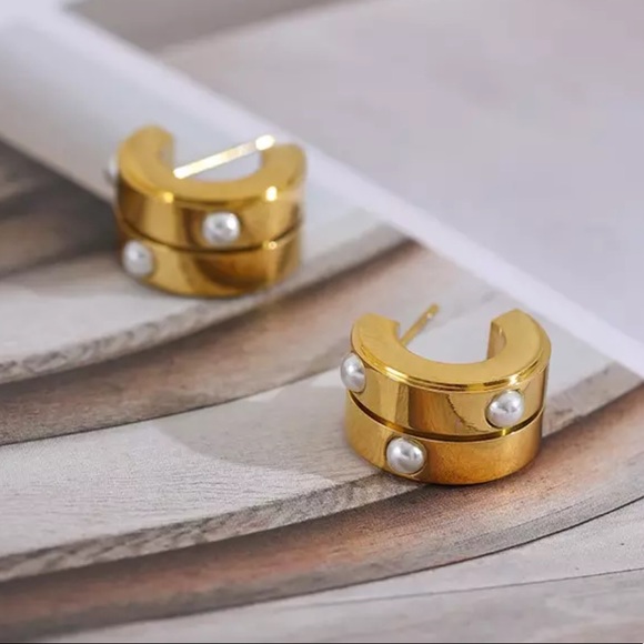 💛Gold plated minimalist stud earrings - Picture 2 of 6
